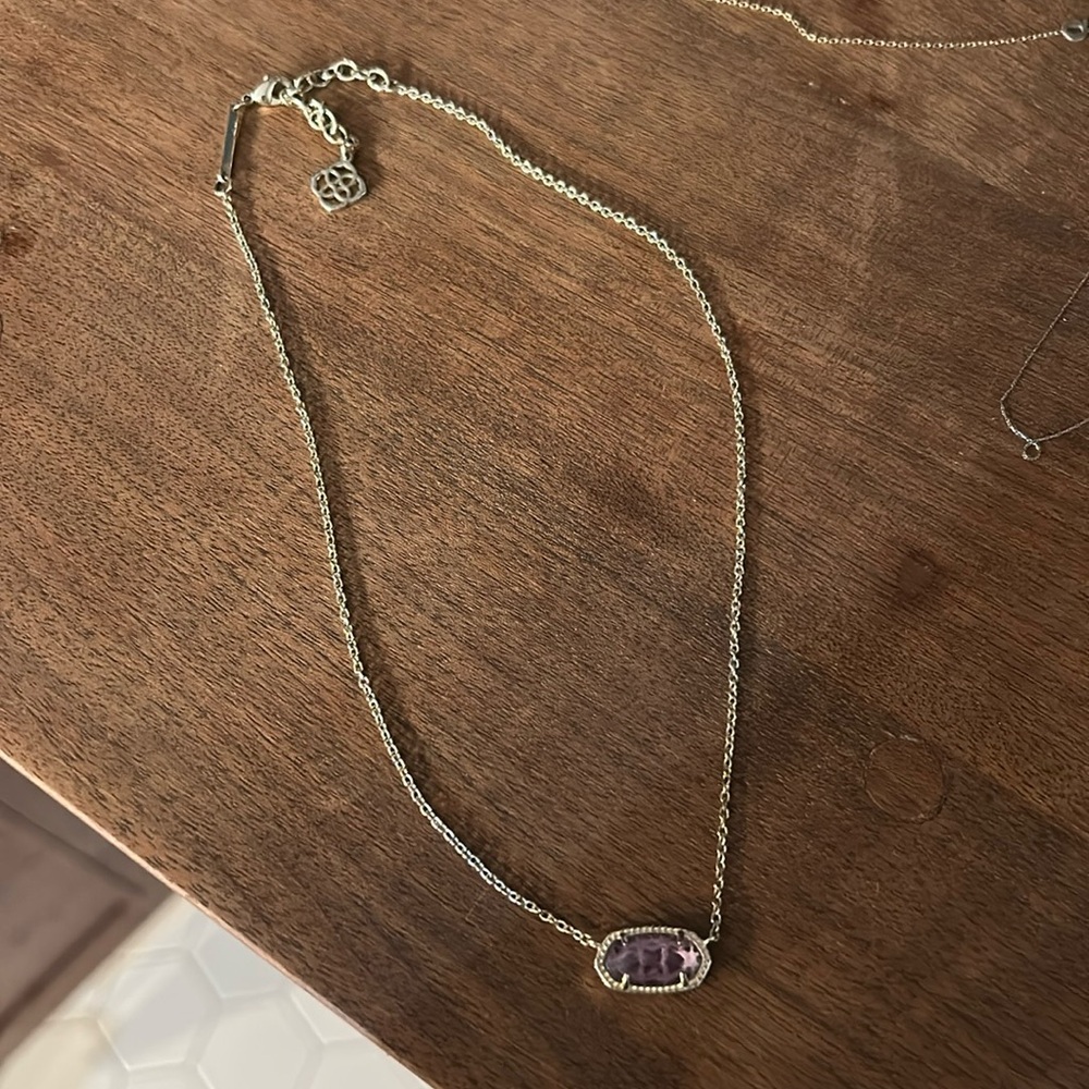 Kendra Scott necklace